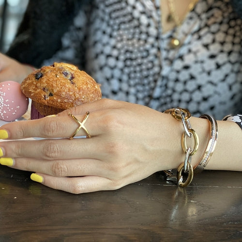 Gold Skinny Crisscross Band Ring ORIZON